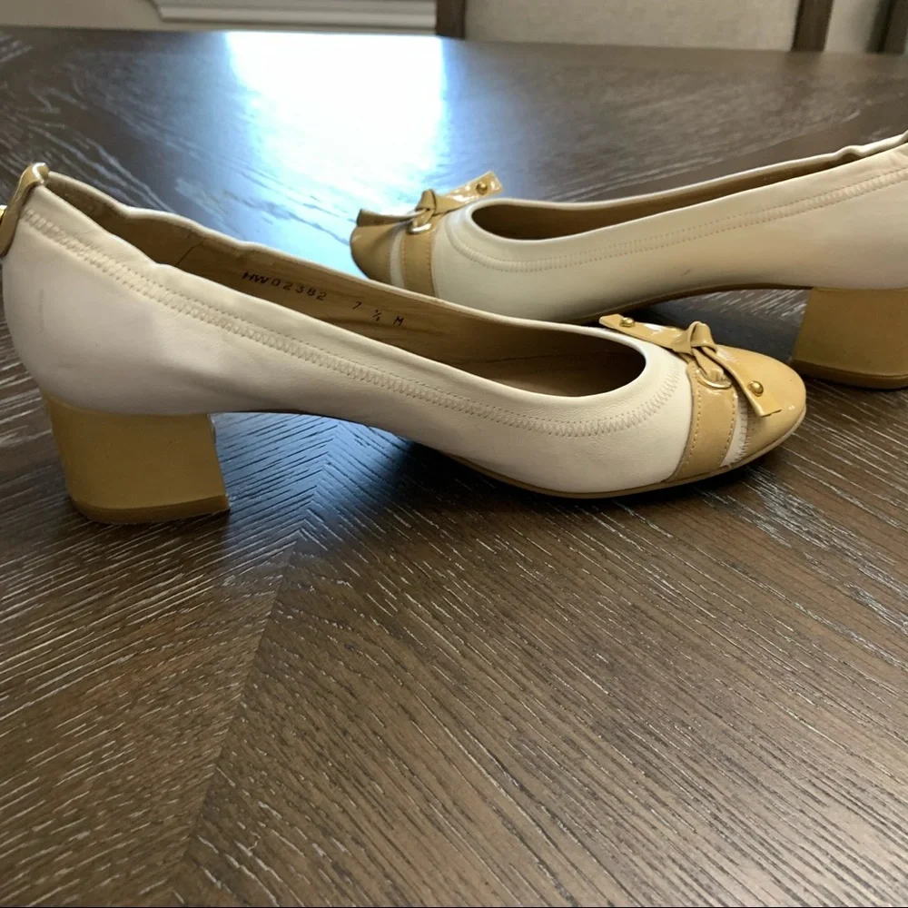 Stuart Weitzman white leather & gold beige low chunk heel pump flat Size 7.5M